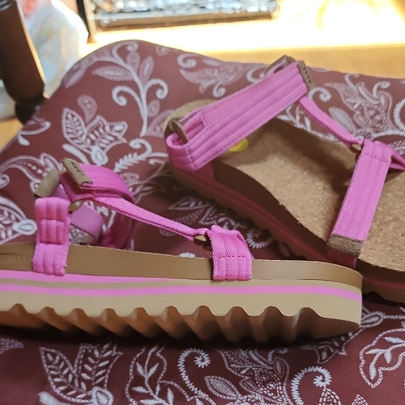 NWOT Reef Rem Hi Pink Sandals, Barbicore Size 9.5 - Picture 3 of 9